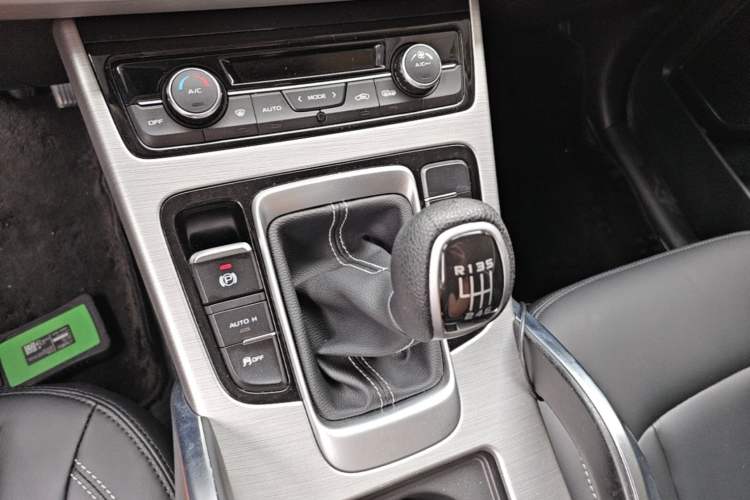 Used Geely Auto Emgrand X7 Sport 2016 2.0L Manual ZhiShang Version Gear Lever