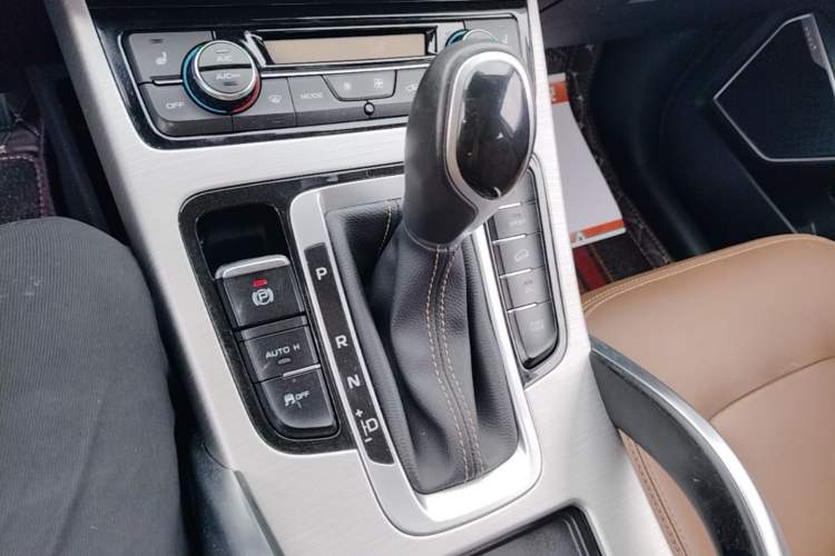 Used Geely Auto Emgrand X7 Sport 2016 1.8TD Automatic All-Wheel-Drive ZhiZun Edition Gear Lever