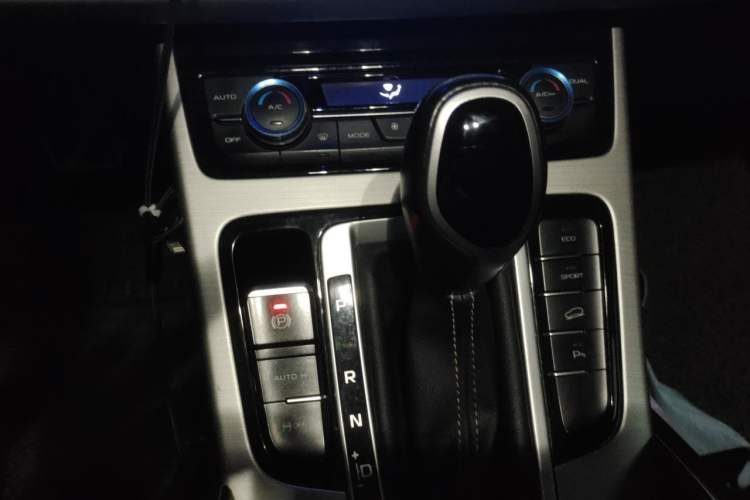 Used Geely Auto Emgrand X7 Sport 2016 1.8TD Automatic ZhiShang Model Gear Lever