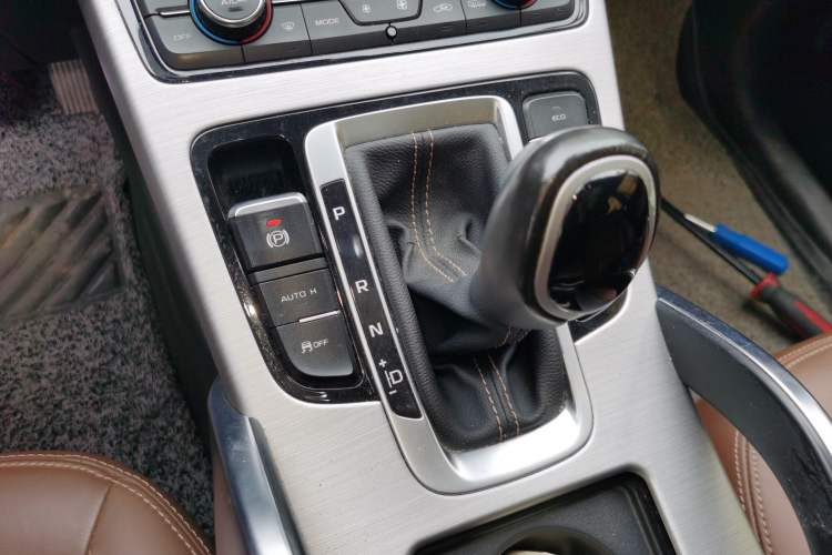 Used Geely Auto Emgrand X7 Sport 2016 1.8TD Automatic ZhiZun Version Gear Lever