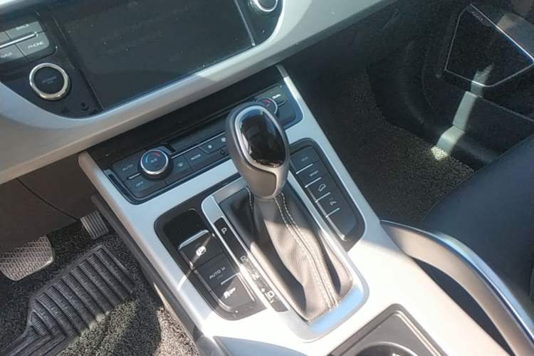 Used Geely Auto Emgrand X7 Sport 2016 1.8TD Automatic Smart Connectivity Version Gear Lever