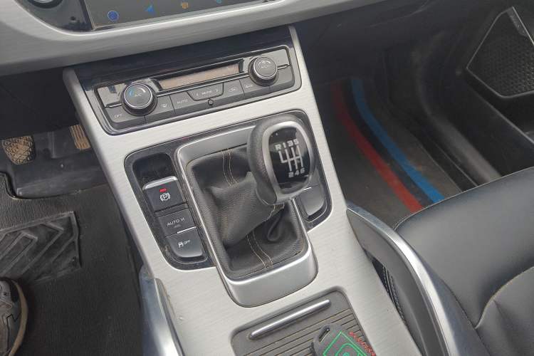 Used Geely Auto Emgrand X7 Sport 2016 2.0L Manual ZhiShang Version Gear Lever