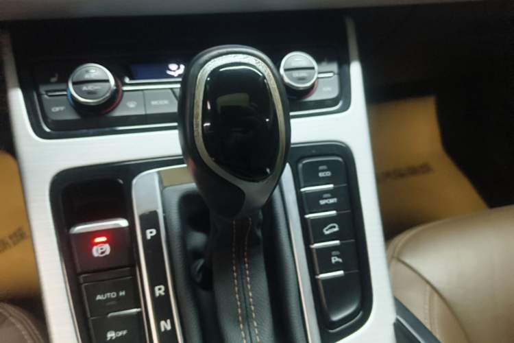 Used Geely Auto Emgrand X7 Sport 2016 1.8TD Automatic ZhiZun Version Gear Lever