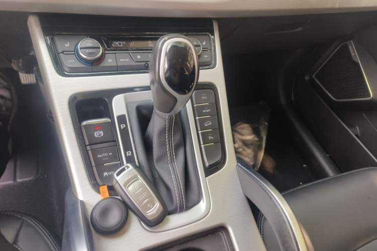 Used Geely Auto Emgrand X7 Sport 2016 1.8TD Automatic Smart Model Gear Lever