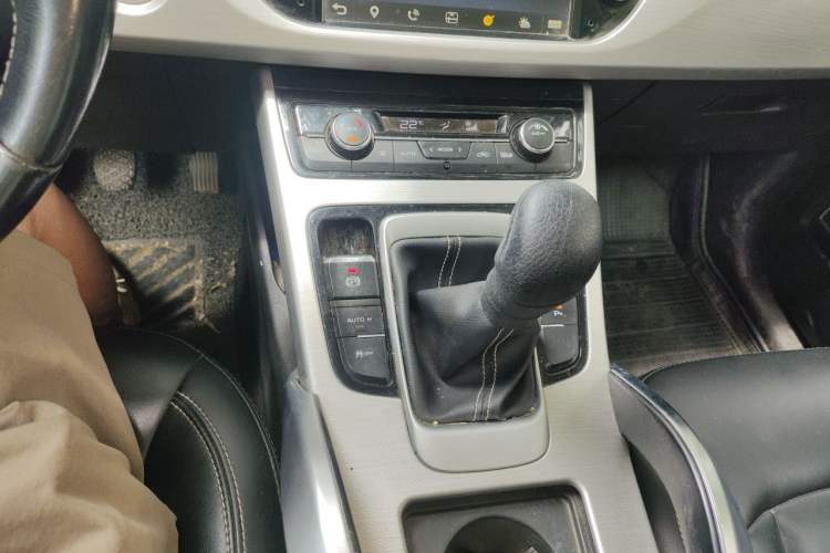 Used Geely Auto Emgrand X7 Sport 2016 2.0L Manual Smart Connect Version Gear Lever