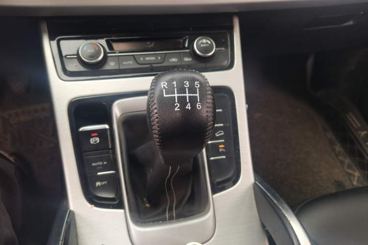 Used Geely Auto Emgrand X7 Sport 2016 2.0L Manual Smart Connect Version Gear Lever
