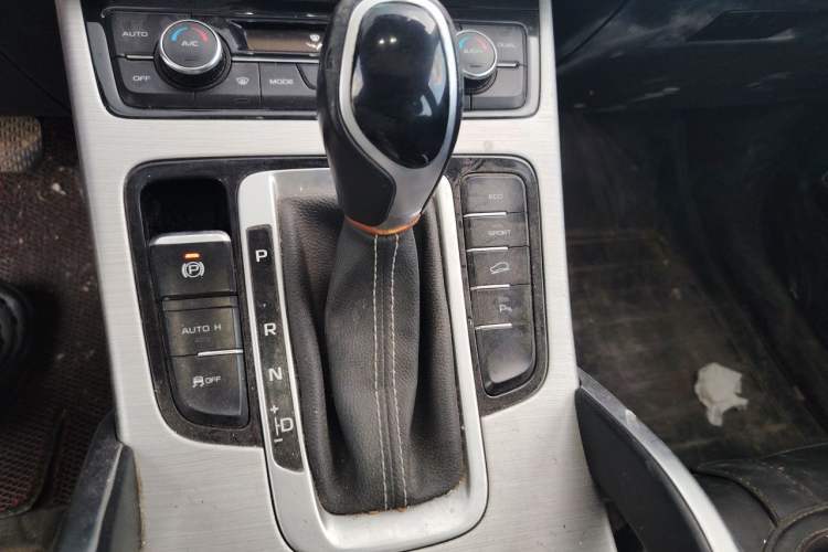 Used Geely Auto Emgrand X7 Sport 2016 1.8TD Automatic Smart Connectivity Version Gear Lever