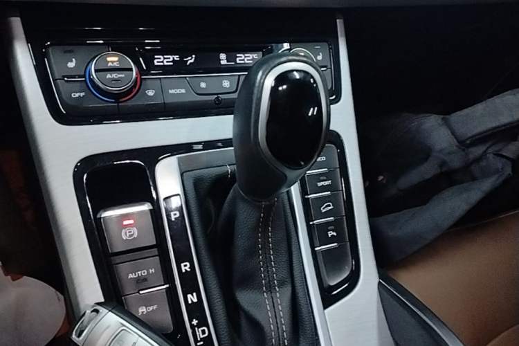 Used Geely Auto Emgrand X7 Sport 2016 1.8TD Automatic ZhiZun Version Gear Lever