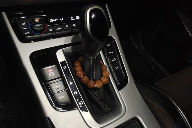 Used Geely Auto Emgrand X7 Sport 2016 1.8TD Automatic ZhiZun Version Gear Lever