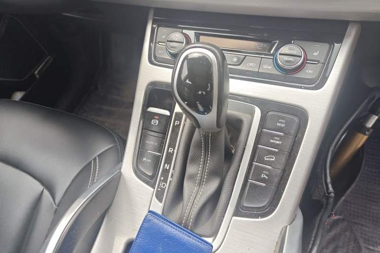 Used Geely Auto Emgrand X7 Sport 2016 1.8TD Automatic Smart Model Gear Lever