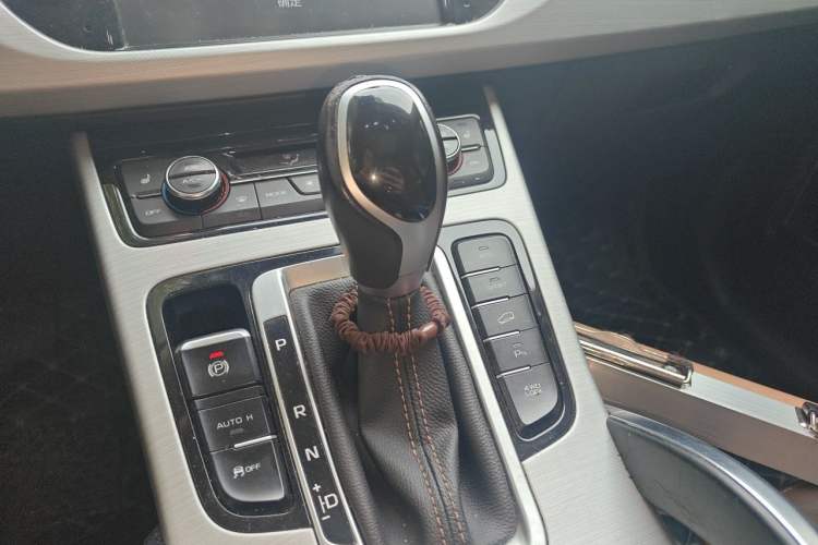 Used Geely Auto Emgrand X7 Sport 2016 1.8TD Automatic All-Wheel-Drive ZhiZun Edition Gear Lever