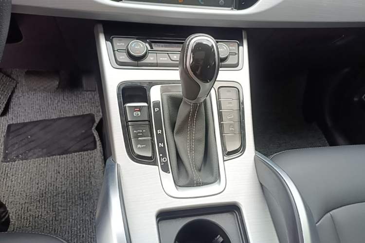 Used Geely Auto Emgrand X7 Sport 2016 1.8TD Automatic Smart Connectivity Version Gear Lever