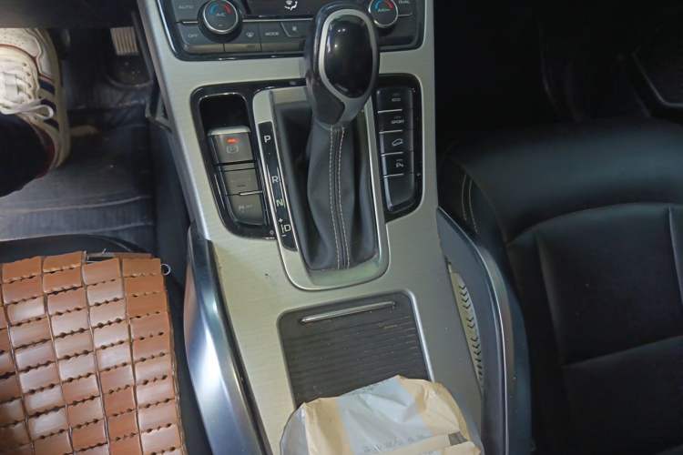 Used Geely Auto Emgrand X7 Sport 2016 1.8TD Automatic ZhiShang Model Gear Lever