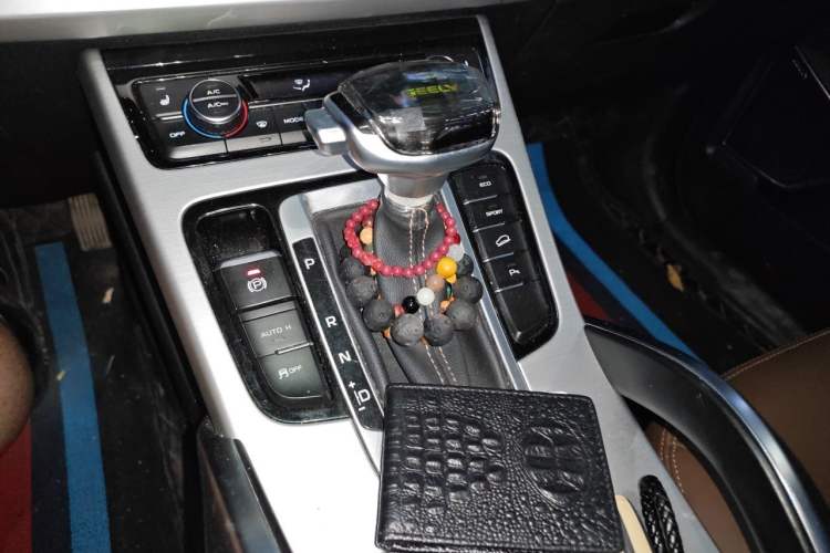 Used Geely Auto Emgrand X7 Sport 2016 1.8TD Automatic ZhiZun Version Gear Lever