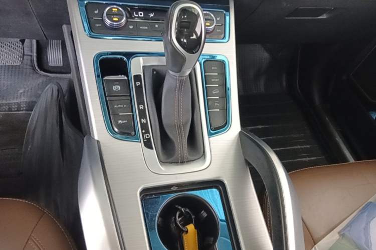 Used Geely Auto Emgrand X7 Sport 2016 1.8TD Automatic Smart Connectivity Version Gear Lever