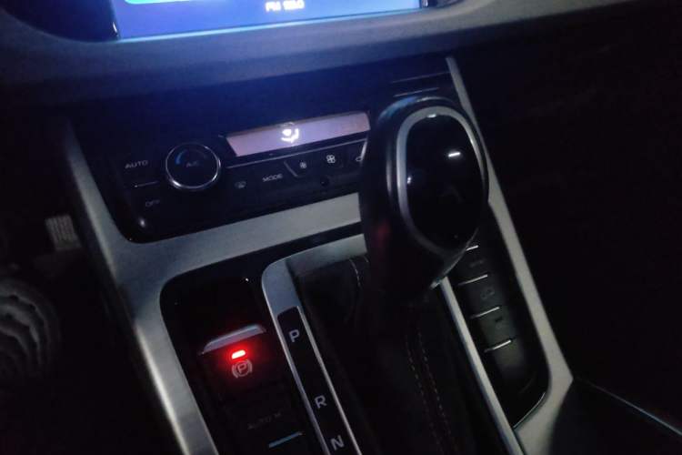 Used Geely Auto Emgrand X7 Sport 2016 1.8TD Automatic ZhiShang Model Gear Lever