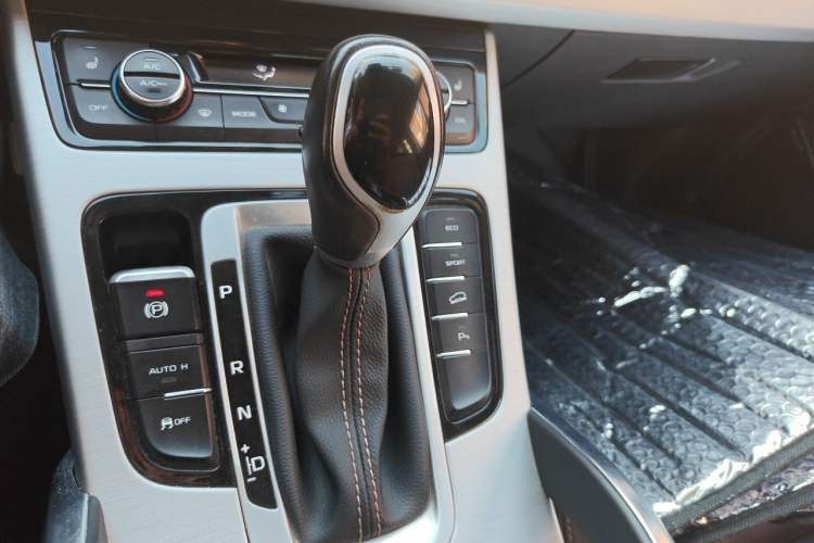 Used Geely Auto Emgrand X7 Sport 2016 1.8TD Automatic ZhiZun Version Gear Lever