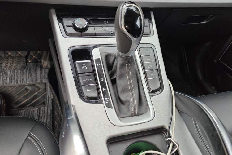 Used Geely Auto Emgrand X7 Sport 2016 1.8TD Automatic Smart Connectivity Version Gear Lever