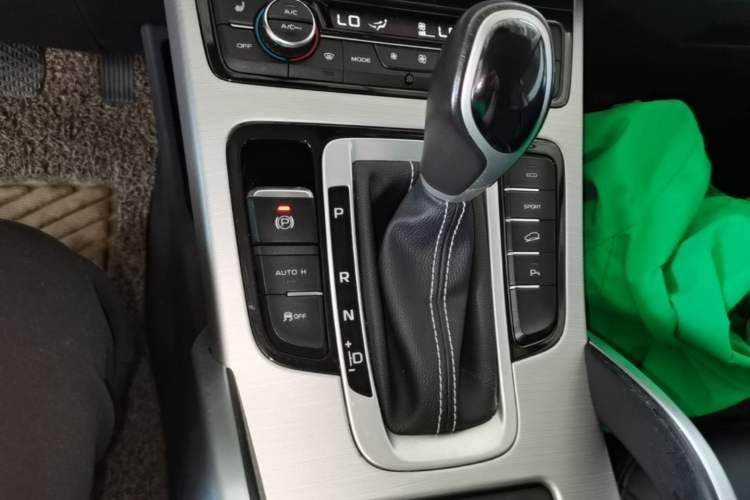 Used Geely Auto Emgrand X7 Sport 2016 1.8TD Automatic Smart Model Gear Lever