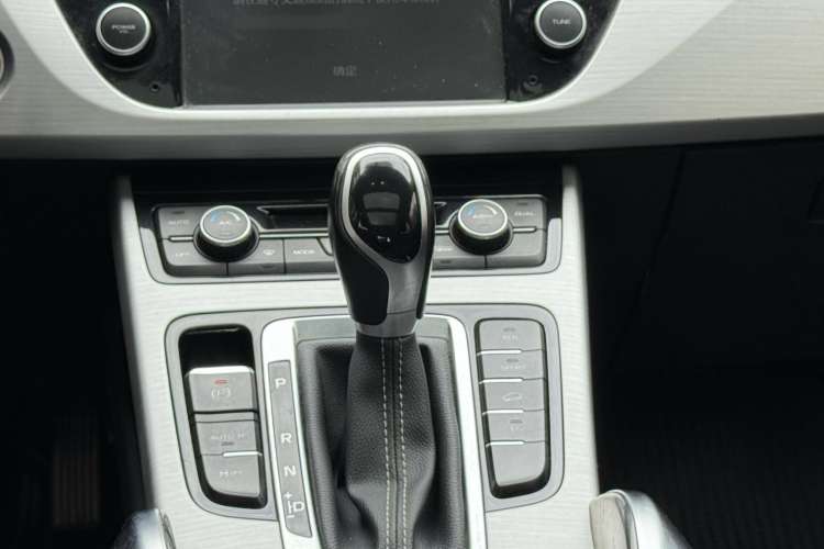 Used Geely Auto Emgrand X7 Sport 2016 1.8TD Automatic Smart Connectivity Version Gear Lever