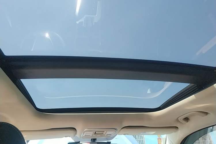 Used Geely Auto Emgrand X7 Sport 2016 1.8TD Automatic Smart Connectivity Version Headliner
