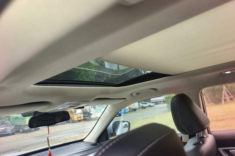 Used Geely Auto Emgrand X7 Sport 2016 1.8TD Automatic Smart Model Headliner