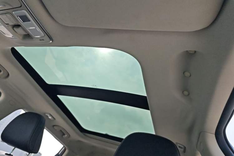 Used Geely Auto Emgrand X7 Sport 2016 1.8TD Automatic Smart Connectivity Version Headliner