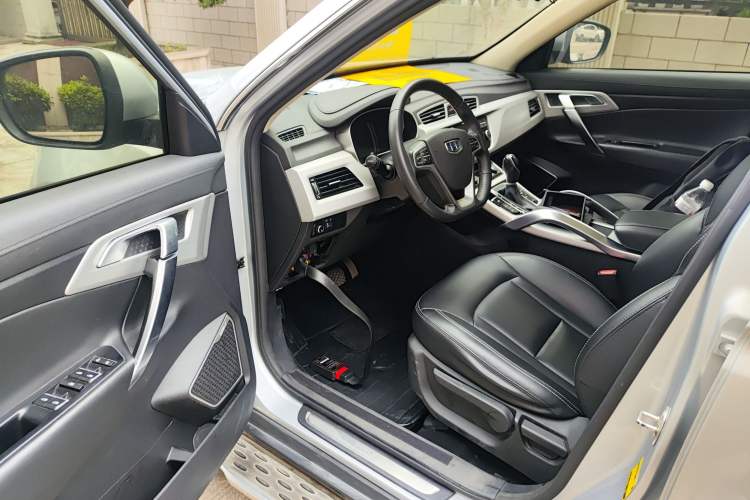 Used Geely Auto Emgrand X7 Sport 2016 1.8TD Automatic Smart Connectivity Version Interior 3