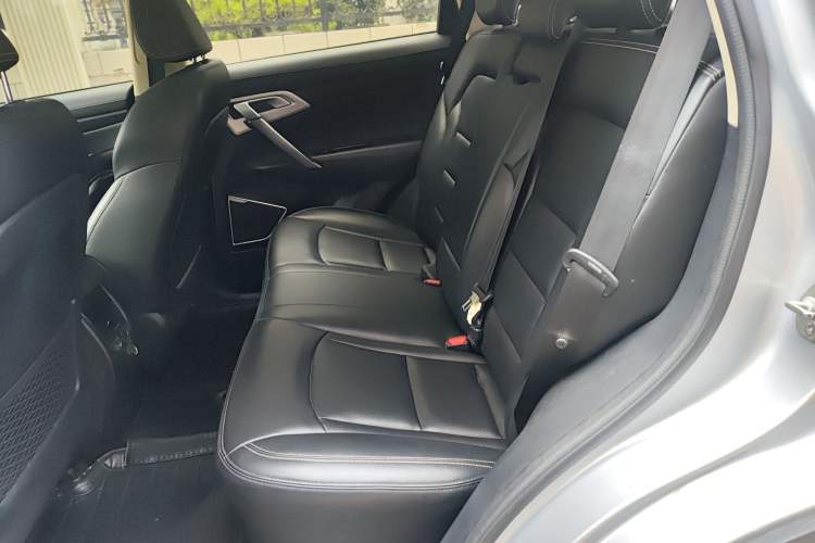 Used Geely Auto Emgrand X7 Sport 2016 1.8TD Automatic Smart Connectivity Version Interior 4