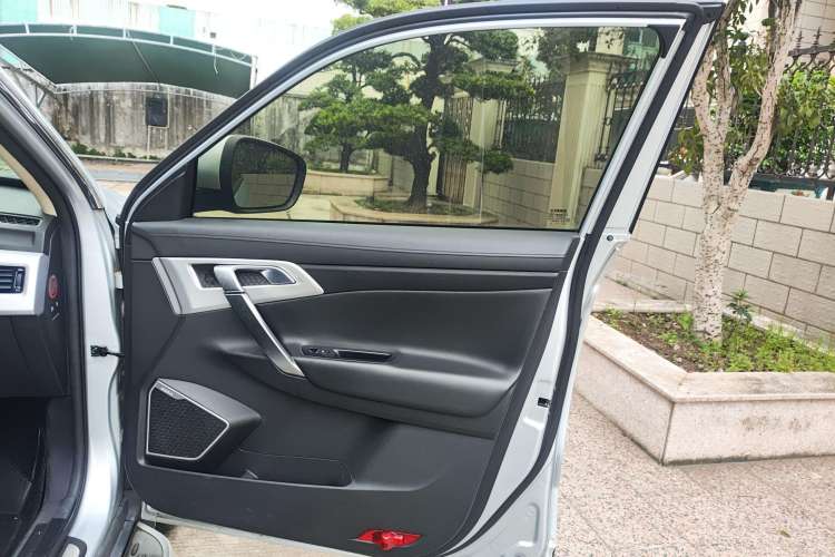Used Geely Auto Emgrand X7 Sport 2016 1.8TD Automatic Smart Connectivity Version Interior 5