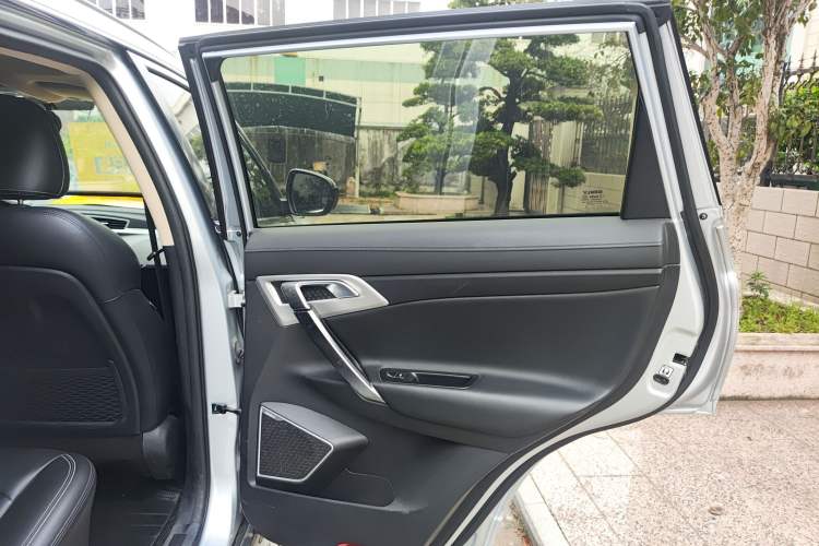 Used Geely Auto Emgrand X7 Sport 2016 1.8TD Automatic Smart Connectivity Version Interior 6