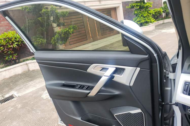 Used Geely Auto Emgrand X7 Sport 2016 1.8TD Automatic Smart Connectivity Version Interior 7