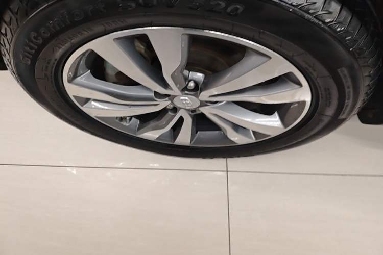 Used Geely Auto Emgrand X7 Sport 2016 1.8TD Automatic ZhiShang Model Left Front Wheel Hub
