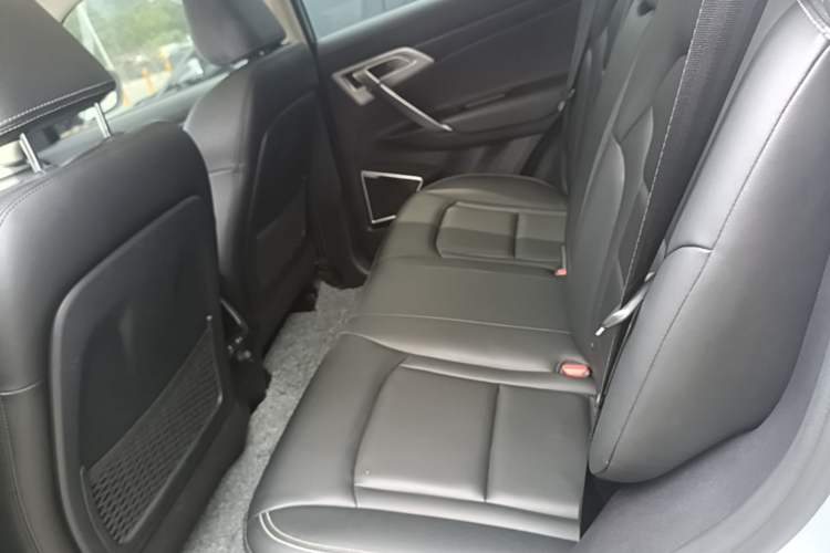 Used Geely Auto Emgrand X7 Sport 2016 1.8TD Automatic Smart Connectivity Version Left Rear Seat
