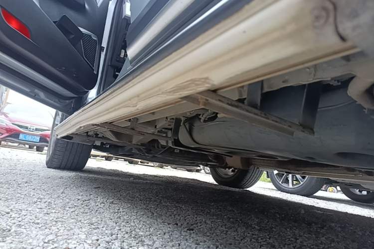 Used Geely Auto Emgrand X7 Sport 2016 1.8TD Automatic Smart Connectivity Version Left Side Sill