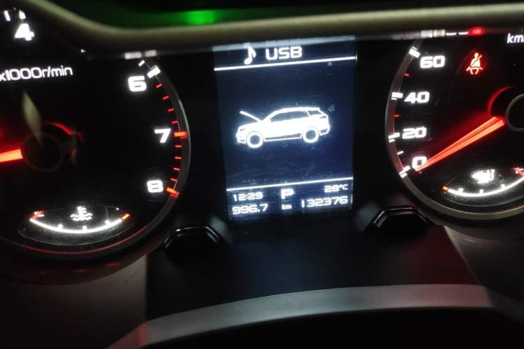 Used Geely Auto Emgrand X7 Sport 2016 1.8TD Automatic ZhiShang Model Odometer Close Up