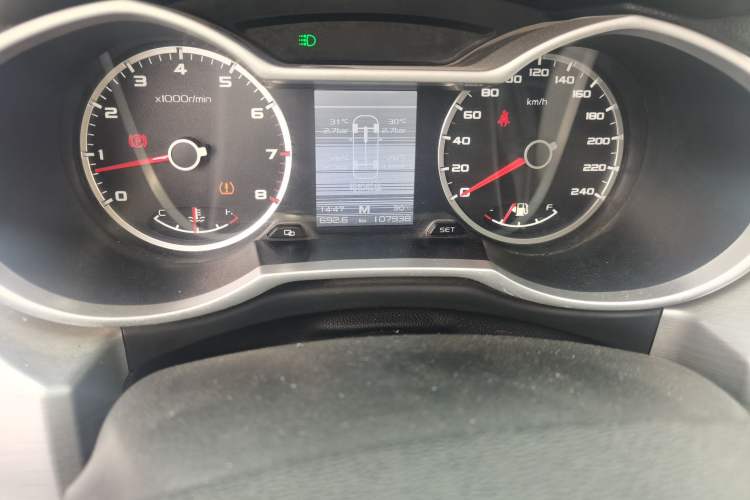 Used Geely Auto Emgrand X7 Sport 2016 2.0L Manual Smart Connect Version Odometer Close Up