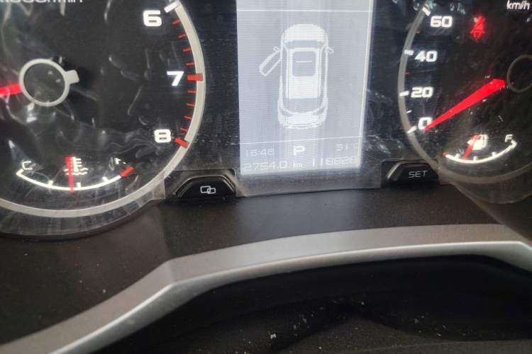 Used Geely Auto Emgrand X7 Sport 2016 1.8TD Automatic Smart Connectivity Version Odometer Close Up