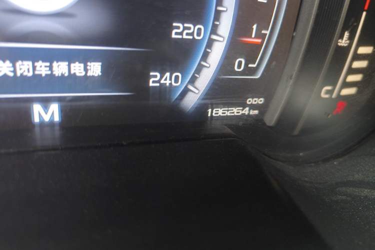 Used Geely Auto Emgrand X7 Sport 2016 2.0L Manual Smart Connect Version Odometer Close Up