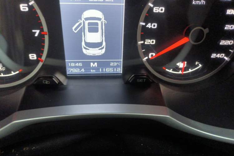 Used Geely Auto Emgrand X7 Sport 2016 2.0L Manual ZhiShang Version Odometer Close Up