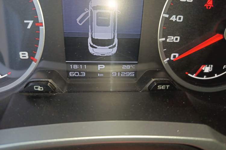 Used Geely Auto Emgrand X7 Sport 2016 1.8TD Automatic ZhiShang Model Odometer Close Up