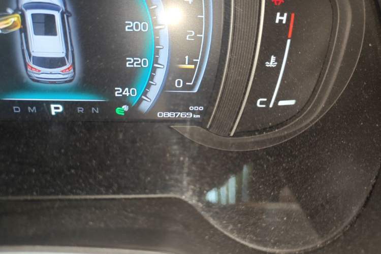 Used Geely Auto Emgrand X7 Sport 2016 1.8TD Automatic ZhiZun Version Odometer Close Up