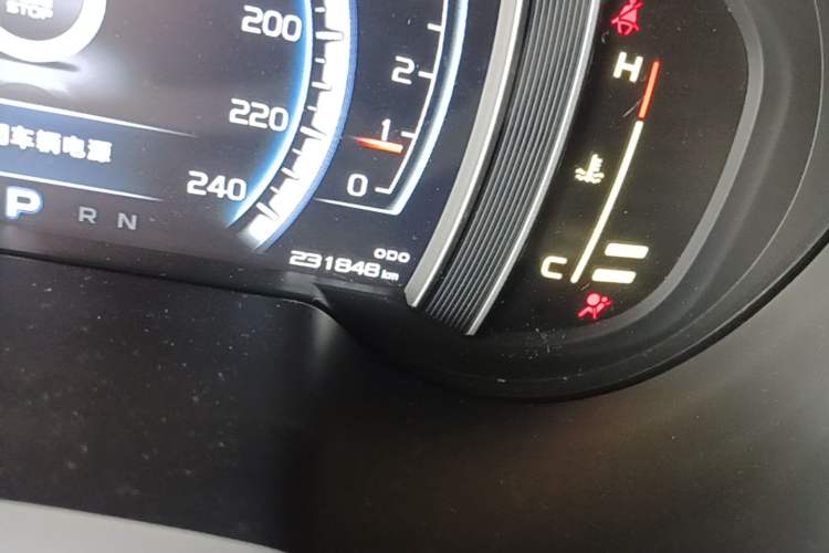 Used Geely Auto Emgrand X7 Sport 2016 1.8TD Automatic Smart Connectivity Version Odometer Close Up