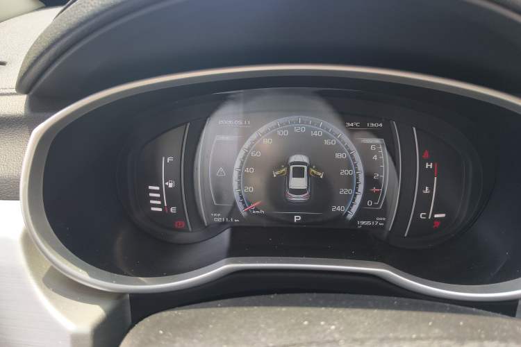 Used Geely Auto Emgrand X7 Sport 2016 1.8TD Automatic Smart Model Odometer Close Up