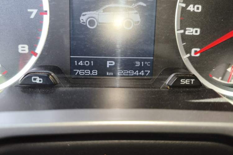 Used Geely Auto Emgrand X7 Sport 2016 1.8TD Automatic ZhiShang Model Odometer Close Up
