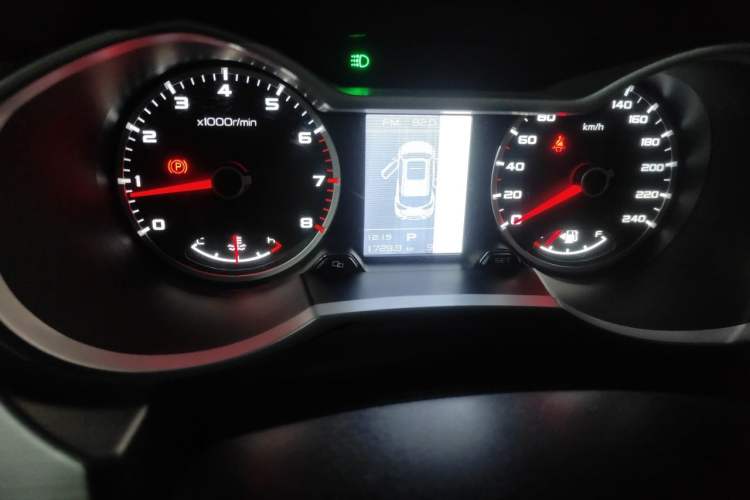 Used Geely Auto Emgrand X7 Sport 2016 1.8TD Automatic ZhiShang Model Odometer Close Up