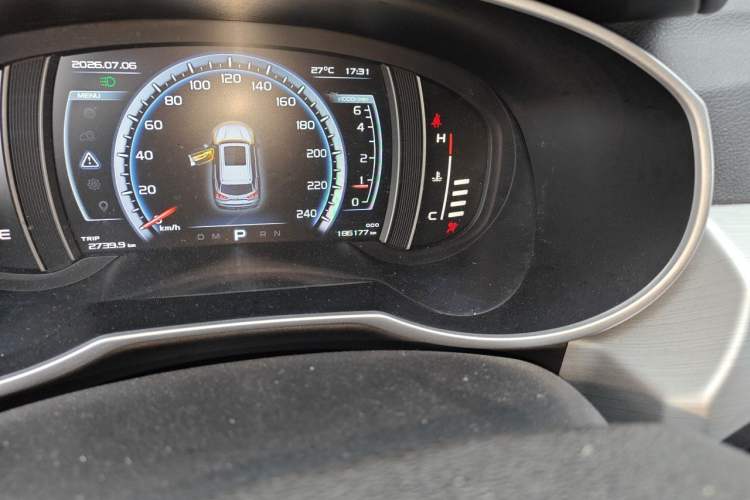Used Geely Auto Emgrand X7 Sport 2016 1.8TD Automatic Smart Connectivity Version Odometer Close Up