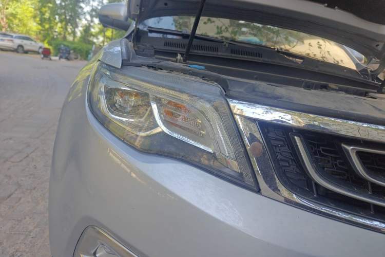 Used Geely Auto Emgrand X7 Sport 2016 1.8TD Automatic ZhiZun Version Right Front Headlight