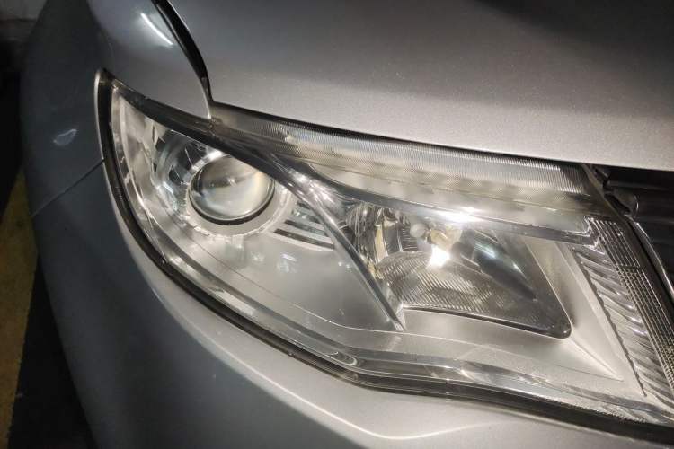 Used Geely Auto Emgrand X7 Sport 2016 1.8TD Automatic ZhiShang Model Right Front Headlight