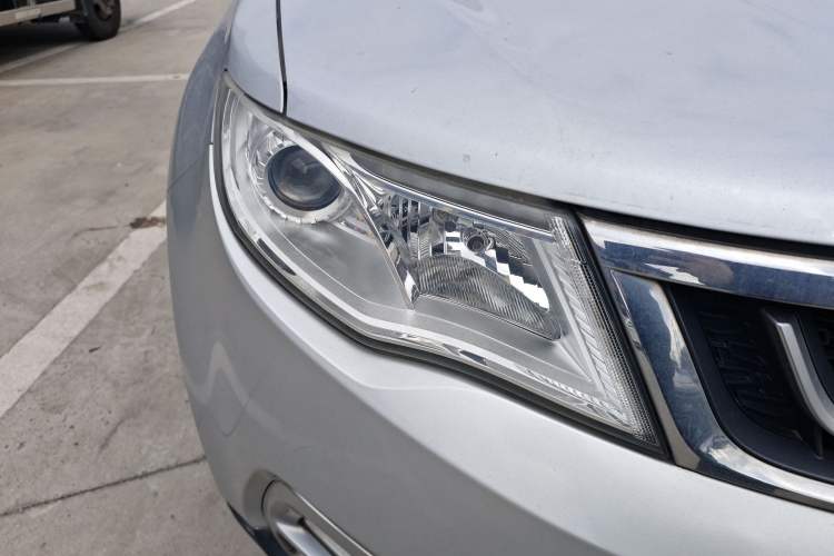 Used Geely Auto Emgrand X7 Sport 2016 1.8TD Automatic Smart Connectivity Version Right Front Headlight